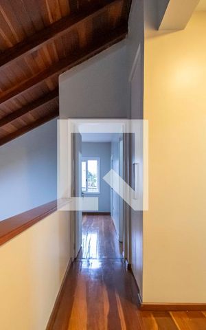 Casa à venda com 242m², 4 quartos e 2 vagasCorredor