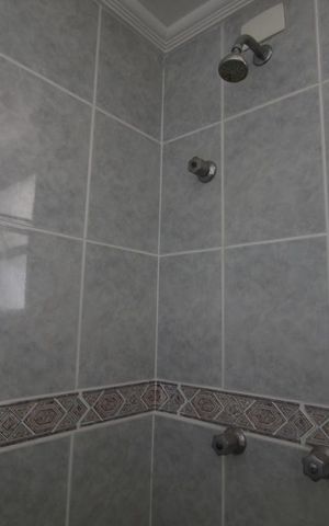 Apartamento à venda com 107m², 2 quartos e 2 vagasChuveiro