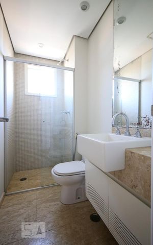 Apartamento à venda com 215m², 3 quartos e 4 vagas Apartamento à venda com 215m², 3 quartos e 4 vagasBanheiro Suite 1