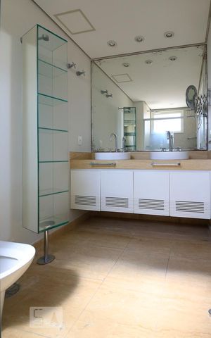 Apartamento à venda com 215m², 3 quartos e 4 vagas Apartamento à venda com 215m², 3 quartos e 4 vagasBanheiro Suite 3