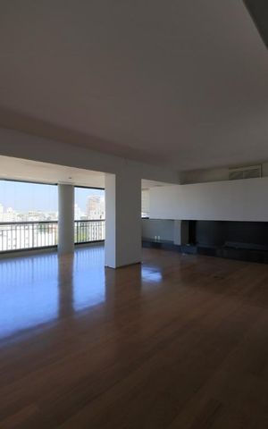 Apartamento à venda com 215m², 3 quartos e 4 vagas Apartamento à venda com 215m², 3 quartos e 4 vagasSala