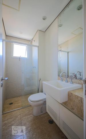 Apartamento à venda com 215m², 3 quartos e 4 vagas Apartamento à venda com 215m², 3 quartos e 4 vagasBanheiro Suite 1