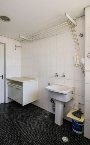 Apartamento à venda com 215m², 3 quartos e 4 vagas Apartamento à venda com 215m², 3 quartos e 4 vagasÁrea de Serviço