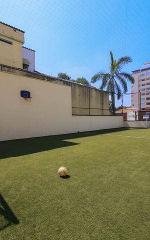 Apartamento à venda com 215m², 3 quartos e 4 vagas Apartamento à venda com 215m², 3 quartos e 4 vagasQuadra
