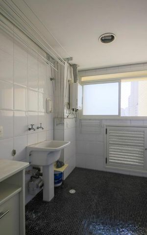 Apartamento à venda com 215m², 3 quartos e 4 vagas Apartamento à venda com 215m², 3 quartos e 4 vagasÁrea de Serviço