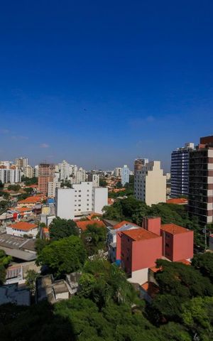 Apartamento à venda com 215m², 3 quartos e 4 vagas Apartamento à venda com 215m², 3 quartos e 4 vagasVista