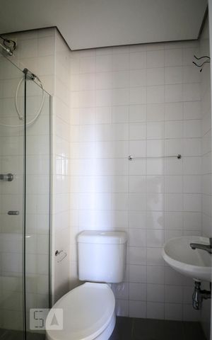 Apartamento à venda com 215m², 3 quartos e 4 vagas Apartamento à venda com 215m², 3 quartos e 4 vagasBanheiro de Serviço