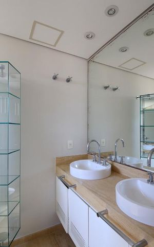 Apartamento à venda com 215m², 3 quartos e 4 vagas Apartamento à venda com 215m², 3 quartos e 4 vagasBanheiro Suite 3