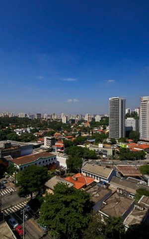 Apartamento à venda com 215m², 3 quartos e 4 vagas Apartamento à venda com 215m², 3 quartos e 4 vagasVista