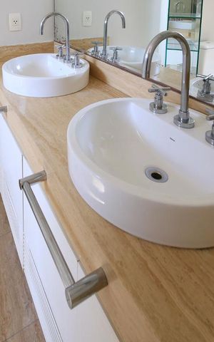Apartamento à venda com 215m², 3 quartos e 4 vagas Apartamento à venda com 215m², 3 quartos e 4 vagasBanheiro Suite 3