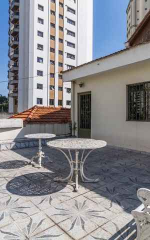 Casa para alugar com 660m², 6 quartos e 4 vagas Casa para alugar com 660m², 6 quartos e 4 vagasVaranda
