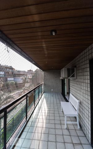 Apartamento à venda com 180m², 4 quartos e 3 vagasVaranda