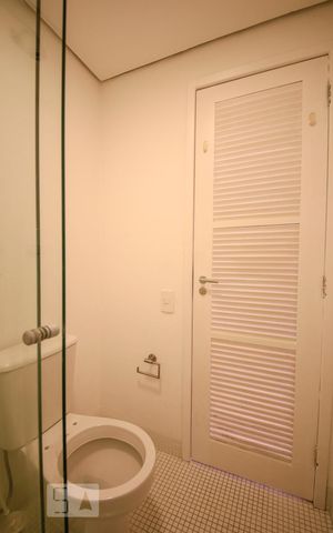 Apartamento à venda com 180m², 3 quartos e 3 vagas Apartamento à venda com 180m², 3 quartos e 3 vagasBanheiro Social