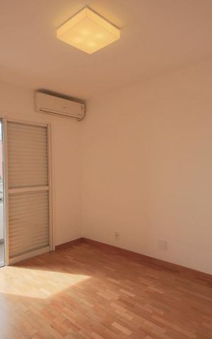 Apartamento à venda com 180m², 3 quartos e 3 vagas Apartamento à venda com 180m², 3 quartos e 3 vagasQuarto Suite