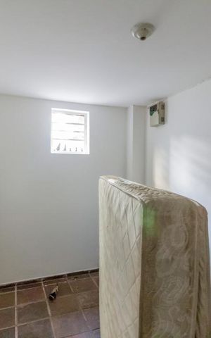 Casa à venda com 463m², 6 quartos e 6 vagas Casa à venda com 463m², 6 quartos e 6 vagasQuarto 5