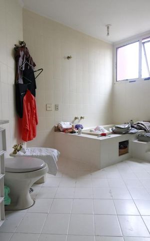 Apartamento à venda com 300m², 3 quartos e 3 vagasBanheiro da suíte 1