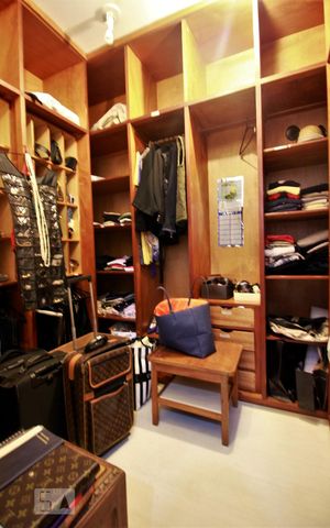 Apartamento à venda com 300m², 3 quartos e 3 vagasCloset