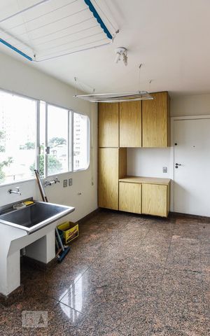 Apartamento à venda com 212m², 3 quartos e 3 vagas Apartamento à venda com 212m², 3 quartos e 3 vagasÁrea de Serviço
