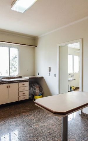 Apartamento à venda com 212m², 3 quartos e 3 vagas Apartamento à venda com 212m², 3 quartos e 3 vagasCozinha
