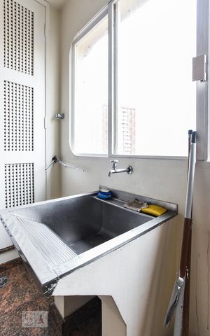 Apartamento à venda com 212m², 3 quartos e 3 vagas Apartamento à venda com 212m², 3 quartos e 3 vagasÁrea de Serviço