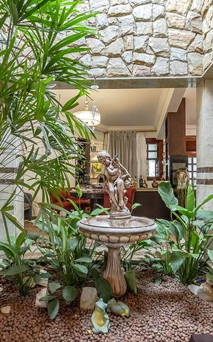 Casa à venda com 550m², 5 quartos e 5 vagas Casa à venda com 550m², 5 quartos e 5 vagasSala