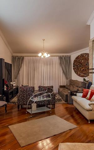 Casa à venda com 550m², 5 quartos e 5 vagas Casa à venda com 550m², 5 quartos e 5 vagasSala