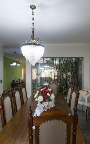 Casa à venda com 450m², 4 quartos e 8 vagas1o. Andar - Sala