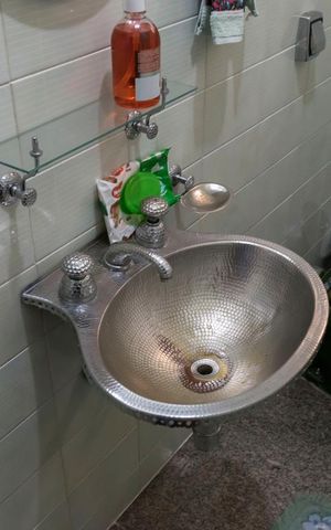 Casa à venda com 450m², 4 quartos e 8 vagas1o. Andar - Lavabo (Pia)