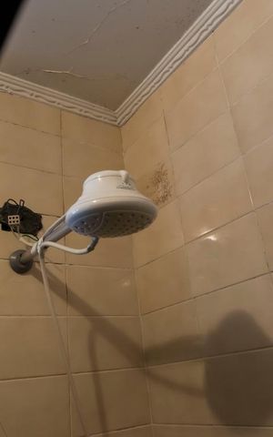 Casa à venda com 450m², 4 quartos e 8 vagas2o. Andar - Suíte 1 - Banheiro (Chuveiro)