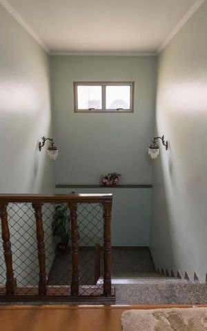 Casa à venda com 450m², 4 quartos e 8 vagas2o. Andar - Corredor (Escadas)