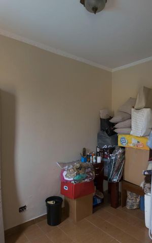 Casa à venda com 450m², 4 quartos e 8 vagasFundos - Quarto de serviço