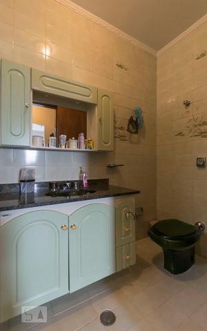 Casa à venda com 450m², 4 quartos e 8 vagas2o. Andar - Suíte 2 - Banheiro
