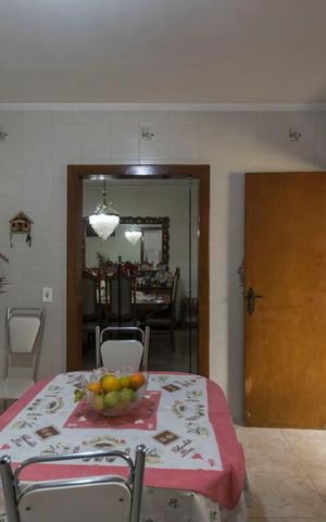 Casa à venda com 450m², 4 quartos e 8 vagas1o. Andar - Cozinha