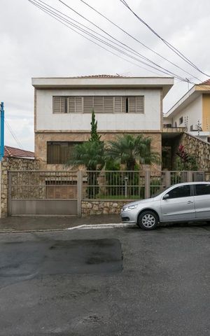 Casa à venda com 450m², 4 quartos e 8 vagasFachada