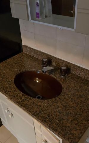 Casa à venda com 450m², 4 quartos e 8 vagas2o. Andar - Suíte 3 - Banheiro (Pia)