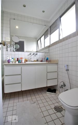 Apartamento à venda com 168m², 4 quartos e 3 vagasBanheiro da suíte 3