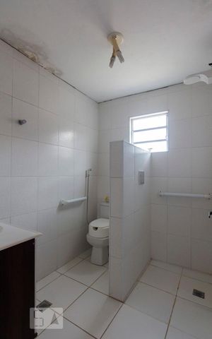 Casa à venda com 130m², 2 quartos e sem vagaBanheiro social