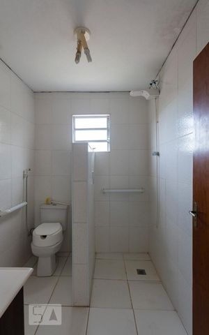 Casa à venda com 130m², 2 quartos e sem vagaBanheiro social