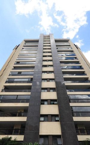 Apartamento à venda com 220m², 3 quartos e 4 vagasFachada