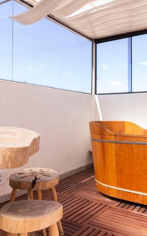 Casa à venda com 260m², 4 quartos e 6 vagas Casa à venda com 260m², 4 quartos e 6 vagasOfurô
