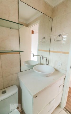 Apartamento à venda com 55m², 2 quartos e 1 vaga Apartamento à venda com 55m², 2 quartos e 1 vagaBanheiro