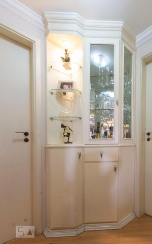 Apartamento para alugar com 160m², 4 quartos e 3 vagas Apartamento para alugar com 160m², 4 quartos e 3 vagasCorredor