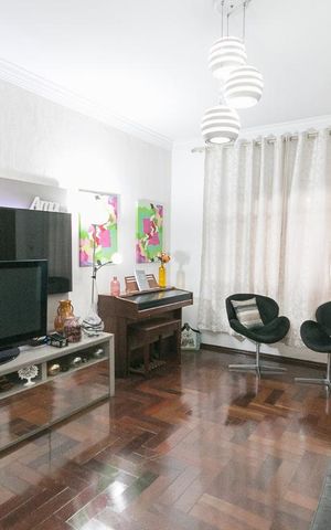 Casa à venda com 205m², 3 quartos e 2 vagasSala