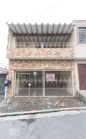 Casa à venda com 205m², 3 quartos e 2 vagasFachada
