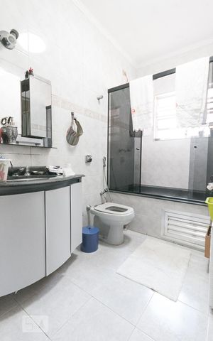 Casa à venda com 205m², 3 quartos e 2 vagasBanheiro da suíte