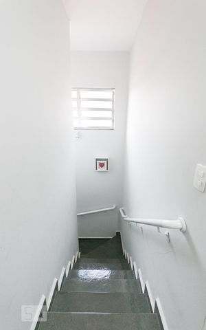 Casa à venda com 205m², 3 quartos e 2 vagasEscada