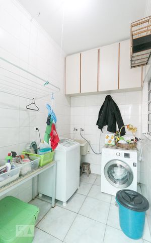 Casa à venda com 205m², 3 quartos e 2 vagasÁrea de serviço