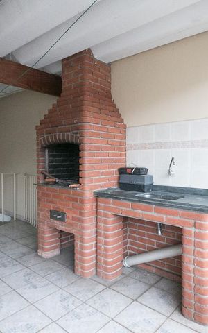 Casa à venda com 205m², 3 quartos e 2 vagasEscada da varanda