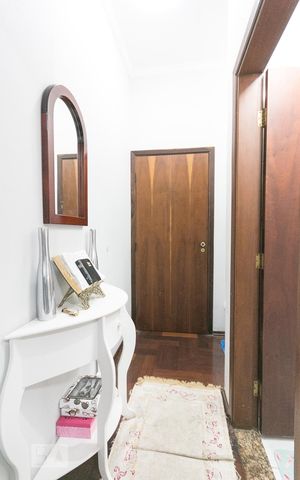 Casa à venda com 205m², 3 quartos e 2 vagasCorredor