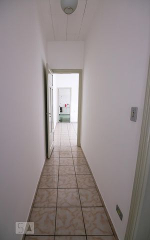 Casa à venda com 100m², 3 quartos e 1 vaga Casa à venda com 100m², 3 quartos e 1 vagaCorredor